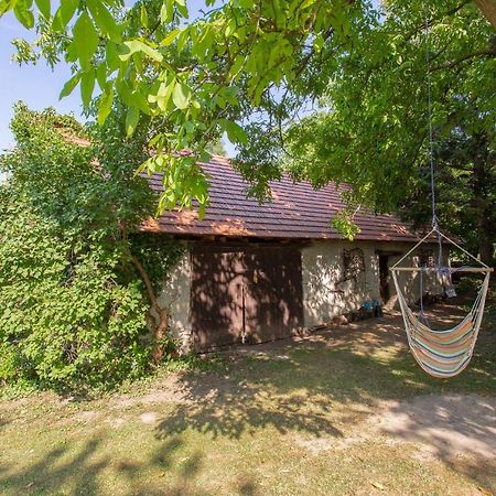 Romanticka Chalupka Na Polosamote Plavecky Peter Buitenkant foto