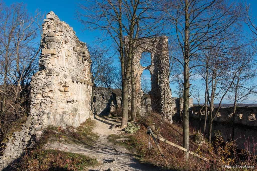 Romanticka Chalupka Na Polosamote Plavecky Peter Buitenkant foto