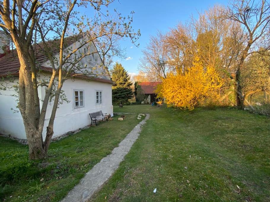 Romanticka Chalupka Na Polosamote Plavecky Peter Buitenkant foto