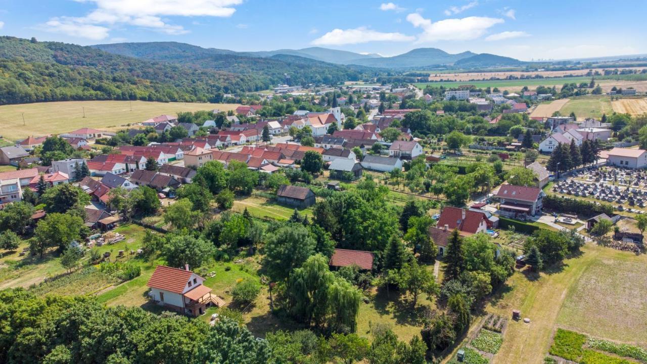 Romanticka Chalupka Na Polosamote Plavecky Peter Buitenkant foto