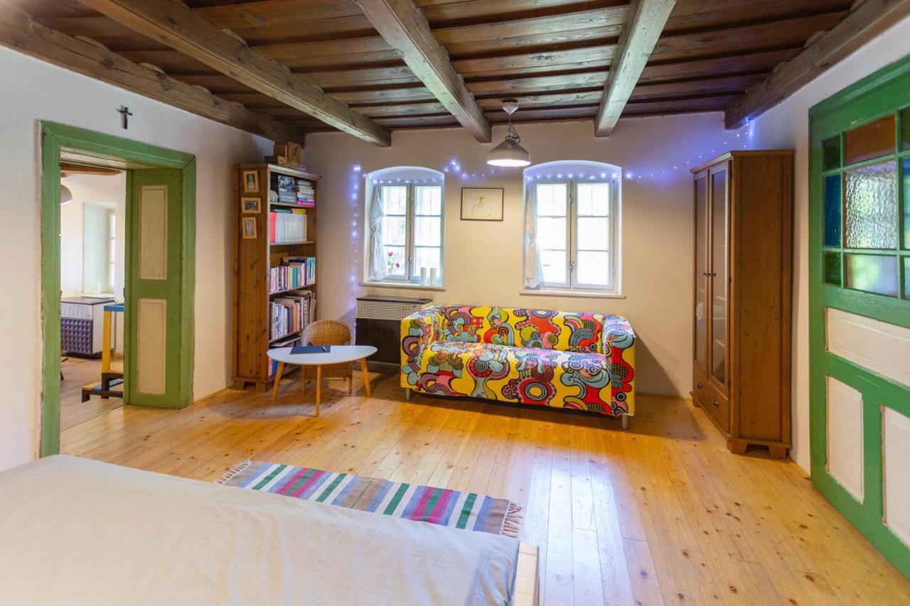 Romanticka Chalupka Na Polosamote Plavecky Peter Buitenkant foto