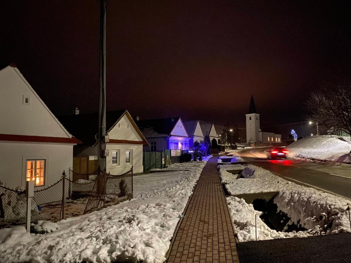 Romanticka Chalupka Na Polosamote Plavecky Peter Buitenkant foto