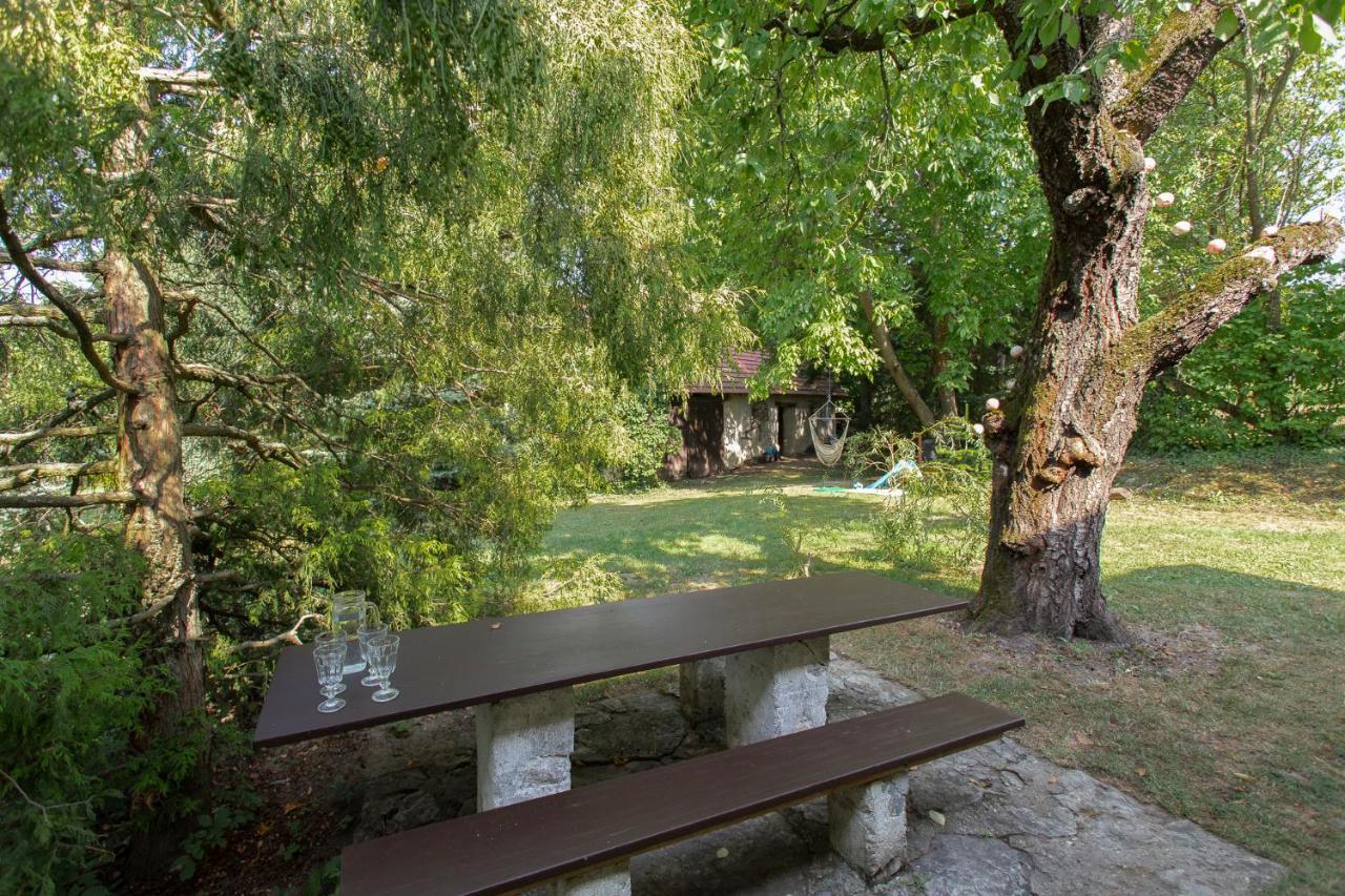 Romanticka Chalupka Na Polosamote Plavecky Peter Buitenkant foto
